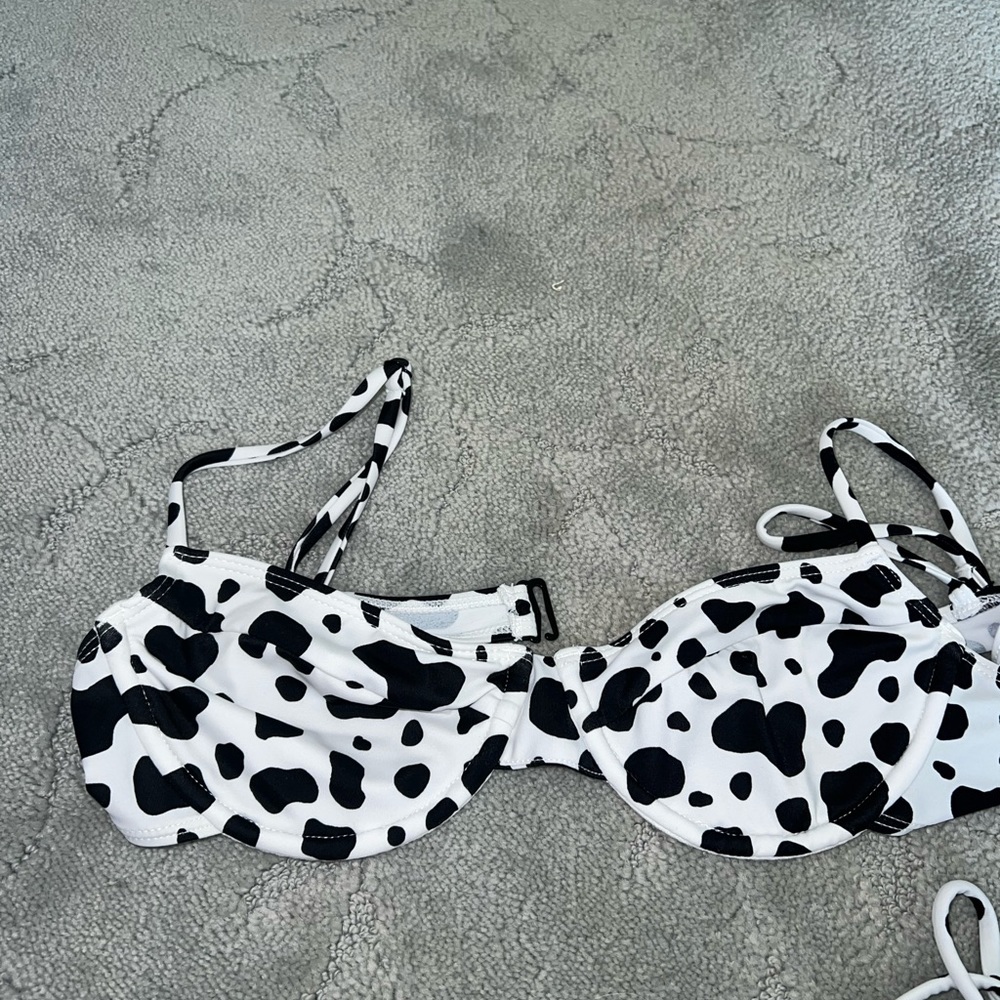 Bikini - Picture 2 of 3